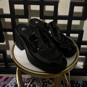 Wild Fable woman’s Eileen mule heels